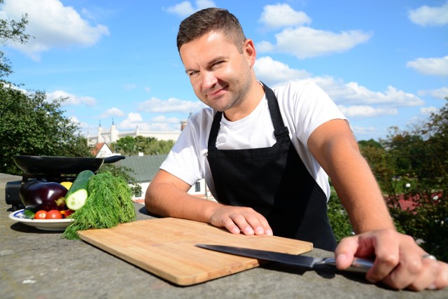 Dawid Furmanek przekonuje do kuchennego minimalizmu. Z kilku składników też da się przygotować królewską ucztę