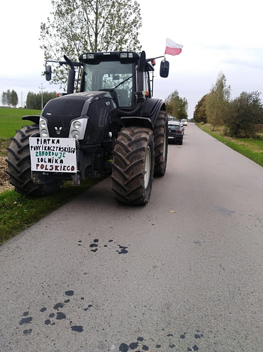 Ciągniki nieopodal Maruszowa.