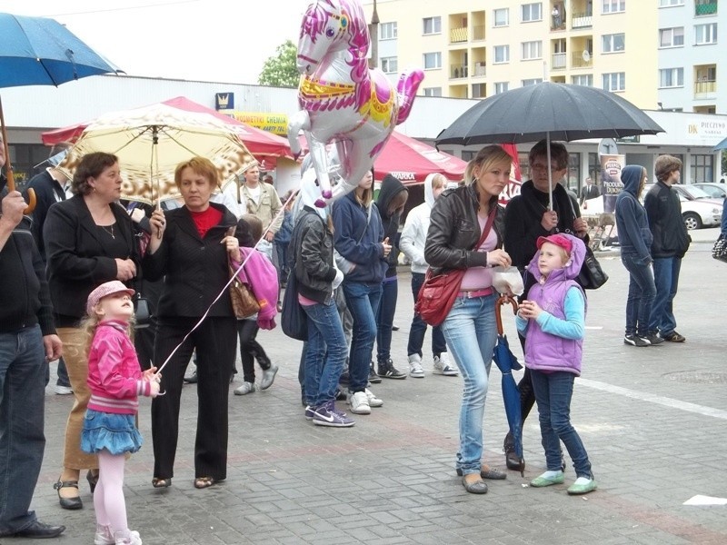 Festyn osiedla Dzieci Polskich pod parasolką (zdjęcia)