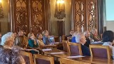 Kraków. Jakie wnioski płyną z badania „Urzędnicy słuchają − seniorzy badają i projektują”?