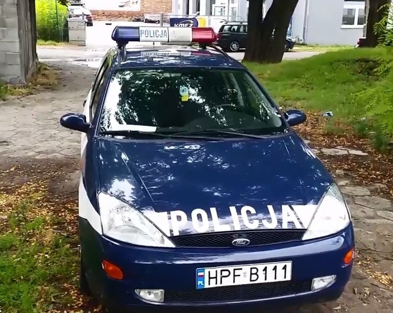 Pracownicy policji pojechali radiowozem na zakupy do Lidla [ZDJĘCIA+FILM]