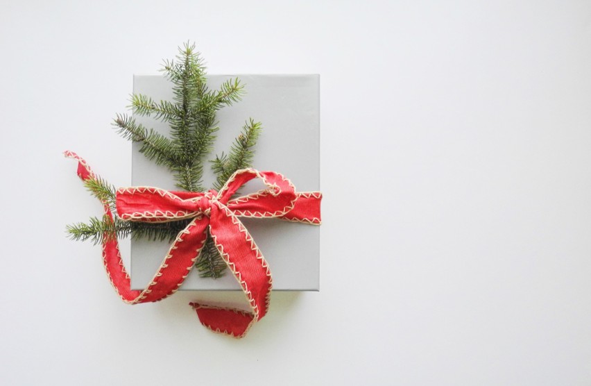 Boże Narodzenie 2019. Pakowanie prezentów - jak zrobić ekologiczne opakowanie? Oryginalnie zapakuj upominek na święta i Mikołajki 6.12.2019