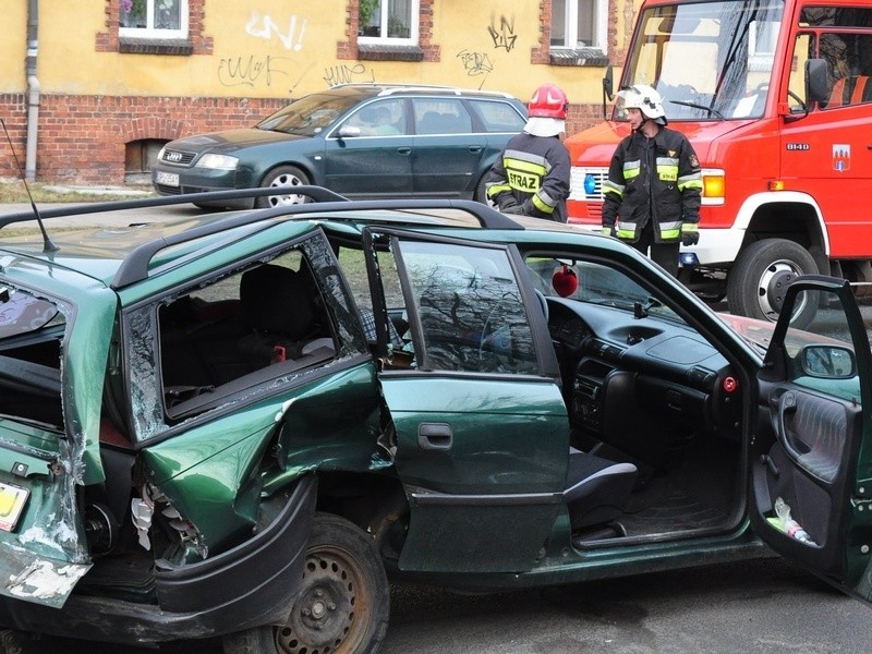 Na ulicy Grunwaldzkiej zderzyły się dwa samochody i motocykl...