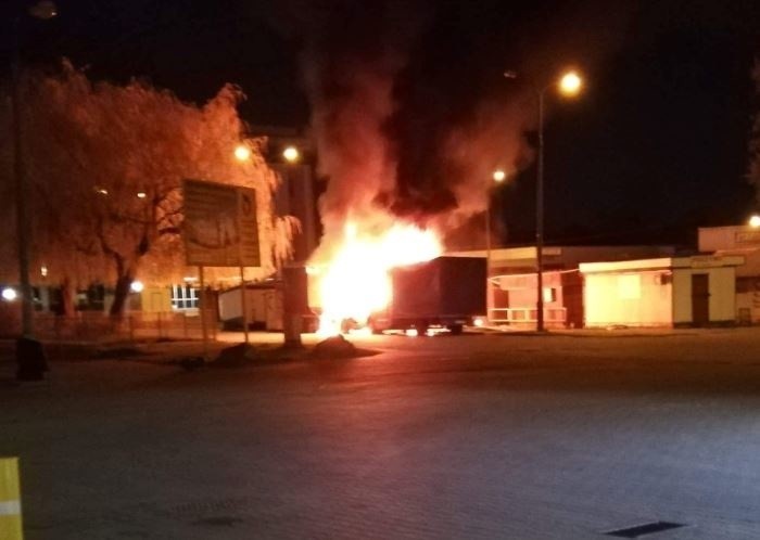 Samochody dostawcze spłonęły na Teofilowie