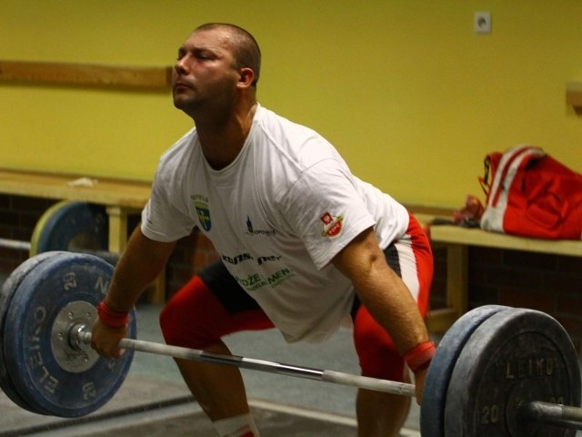 jest w gronie kandydatów do medalu w kategorii do 105 kg na mistrzostwach świata.