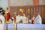 Uroczysta msza święta w kościele świętego Józefa Robotnika w Kielcach. Modlili się przedstawiciele "Solidarności" i władz. Zobacz zdjęcia