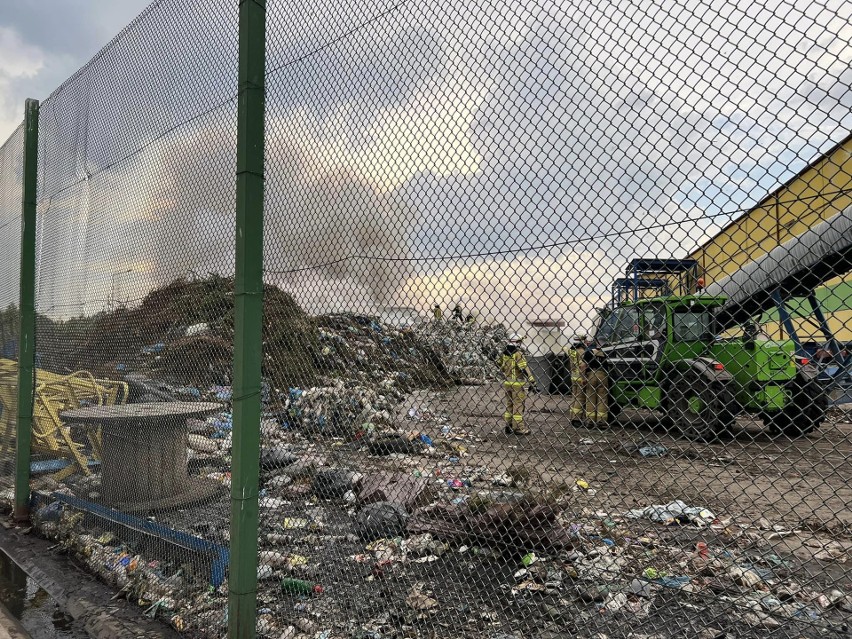 Pożar na składowisku odpadów w Siedliskach