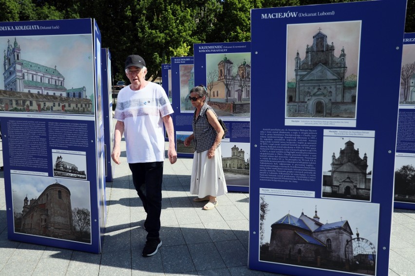 Kościoły i kaplice Wołynia na lubelskiej wystawie. Zobacz zdjęcia z otwarcia