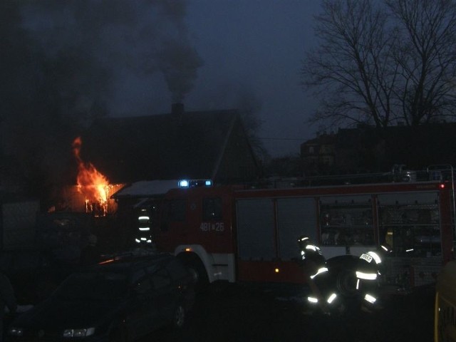 W poniedziałek po południu zapalił się dom w Skarżysku. Czworgu mieszkańców nic się nie stało.