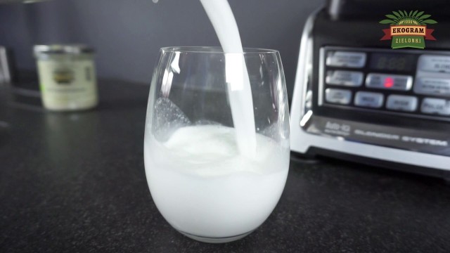 Mleko kokosowe - przepis, cena, kalorie. Jakie właściwości ma mleko kokosowe?