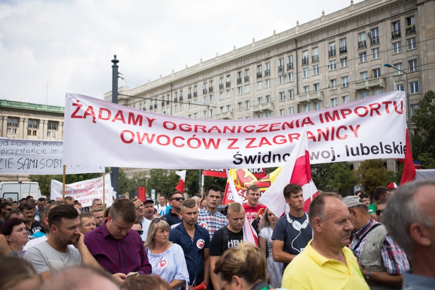 Warszawa: Rolnicy protestowali przeciwko niskim cenom skupu