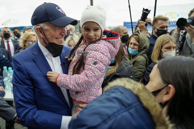 Prezydent Joe Biden spotkał się na Stadionie Narodowym z ukraińskimi uchodźcami