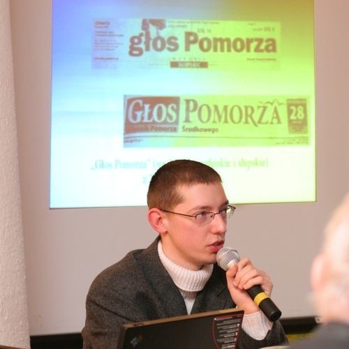 Kacper Pencarski podczas prezentacji historii "Głosu Pomorza&#8221;.