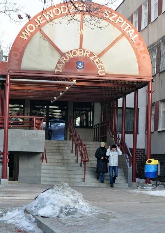 Podgrzewane schody Szpitala Wojewódzkiego w Tarnobrzegu według szefa tej placówki są prawdziwym "strzałem w dziesiątkę&#8221;.