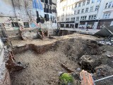 Co dalej z dziurą po Kalogródku? Ma tu powstać inwestycja Uniwersytetu Wrocławskiego ale archeolodzy badają średniowieczną piwnicę