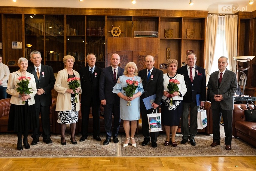 Małżonkowie z prezydenckimi medalami za dostojny jubileusz