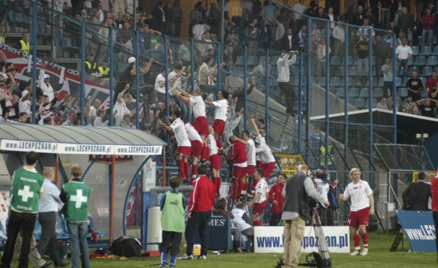 Tak przed laty piłkarze ŁKS cieszyli się na stadionie Lecha. Pięknie byłoby to powtórzyć!