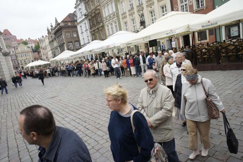 Gigantyczna kolejka na Starym Rynku. Prezydent rozdawał...