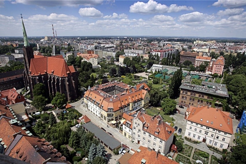 Wrocławskie wieże (na zdjęciu widok z katedry na Ostrowie...