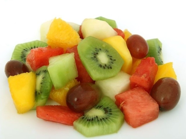 Lato oferuje nam bogactwo warzyw i owoców - jedzmy je codziennie - w postaci surówek, sałatek, koktajli, czy świeżo wyciskanych soków