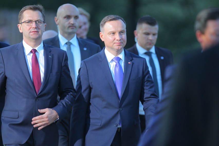 Orzeł i Krzyż: Prezydent Duda na widowisku w Murowanej...