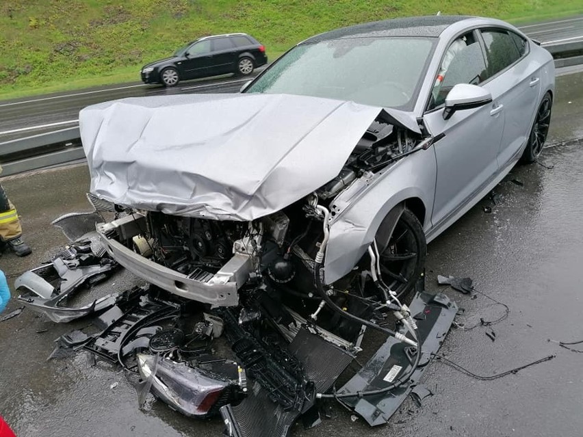 Wypadek audi na autostradzie A4 w gminie Zabierzów