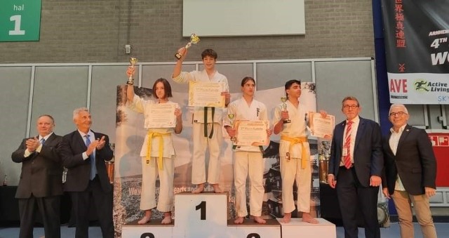 Sukcesem zakończył się udział Emanuela Matkowskiego z Inowrocławskiego Klubu Karate Kyokushin w mistrzostwach świata w Arnhem. W swojej kategorii wiekowej i wagowej wywalczył on mistrzowski tytuł
