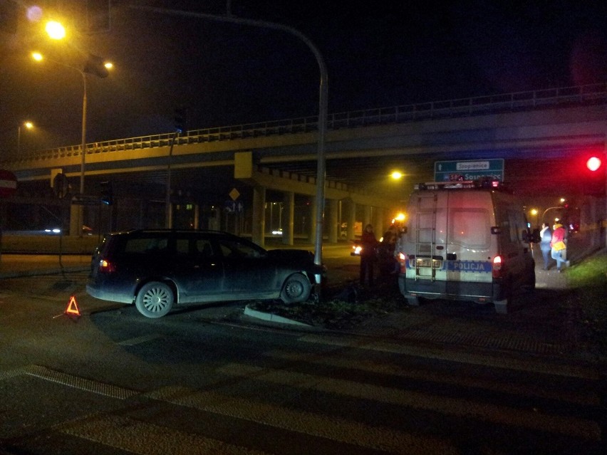 Wypadek na DK 86 w Katowicach: Wypadek na skrzyżowaniu Strzelców Bytomskich i Hallera [ZDJĘCIA]