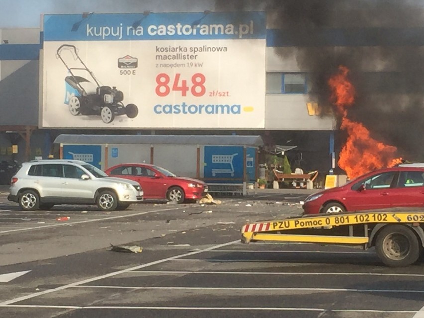 Na parkingu przy Castoramie w Sosnowcu doszło do wybuchu i...