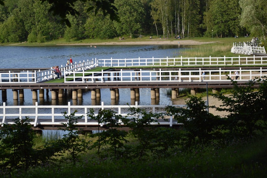 Pomost nad jeziorem Jeleń jest w bardzo złym stanie.