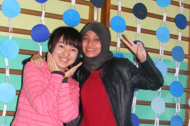 Chinka Eshine Lee (z lewej) i Indonezyjka Wanda Almira są zadowolone z pobytu w Polsce