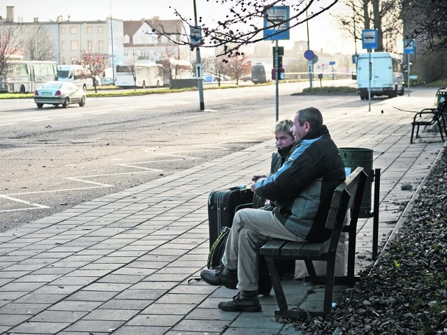 - Musisz czekać na busa? Ciepło się ubierz! Przed uciążliwościami pogody pasażerów nic nie chroni - poskarżył się koszalinianin.