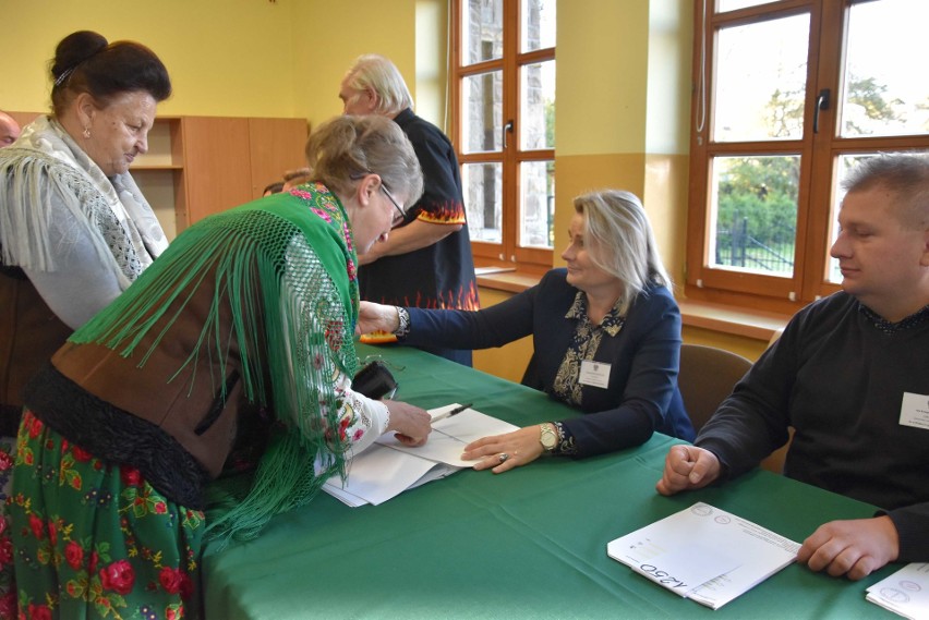 Wybory parlamentarne 2019. Górale ruszyli do lokali wyborczych [ZDJĘCIA]