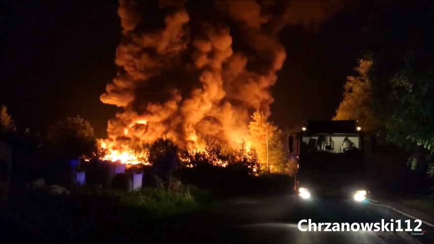 Potężny pożar w Trzebini. Pali się składowisko gumowych odpadów [ZDJĘCIA]