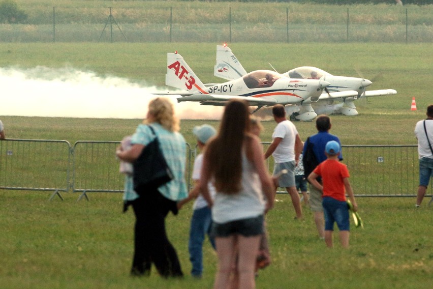 Air Festival Świdnik. Taniec Biało - Czerwonych Iskier na niebie [ZDJĘCIA, WIDEO]