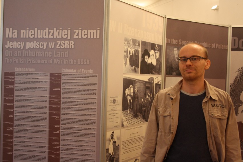 Kuratorem wystawy jest Adam Knura, pracownik Muzeum w...