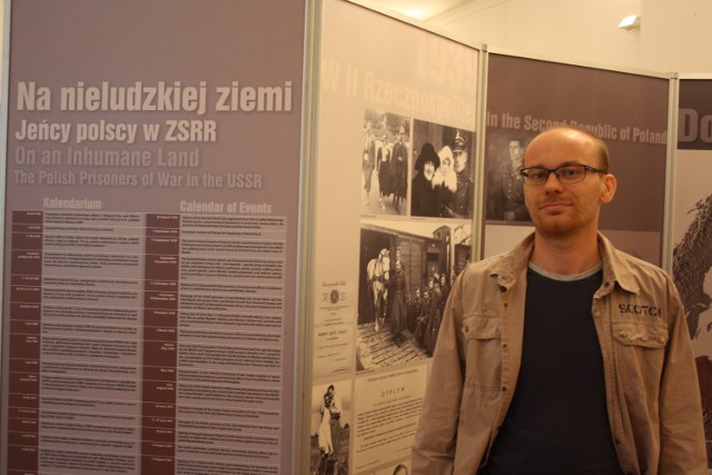Kuratorem wystawy jest Adam Knura, pracownik Muzeum w Raciborzu