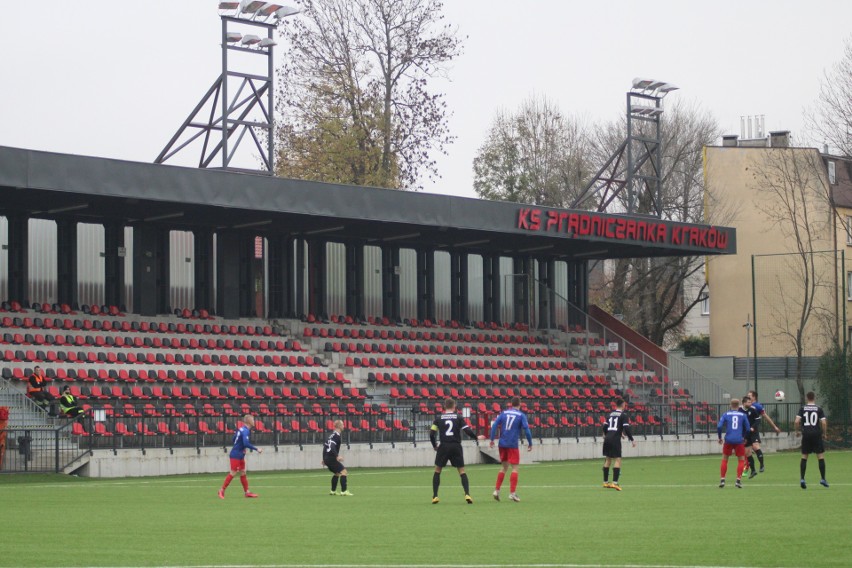 Jutrzenka podczas jesieni przeniosła się na stadion...