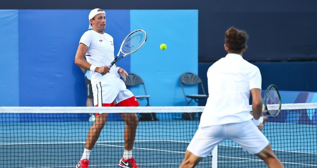Łukasz Kubot w parze z czeską tenisistką Lucie Hradecką odpadł w 1/8 finału miksta w US Open
