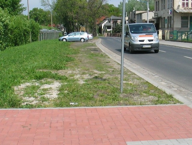 Wzdłuż ulicy Budowlanych mają być miejsca parkingowe i ścieżka rowerowa. Ale na zrealizowanie tego projektu miasto nie ma pieniędzy.