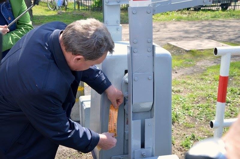 PKP PLK wzmacnia oznakowanie przejazdów przez torowiska