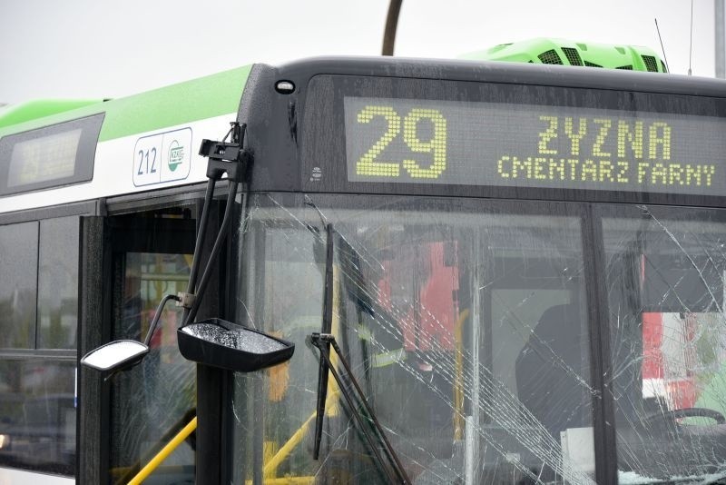 Ul. Branickiego. Wypadek autobusu BKM