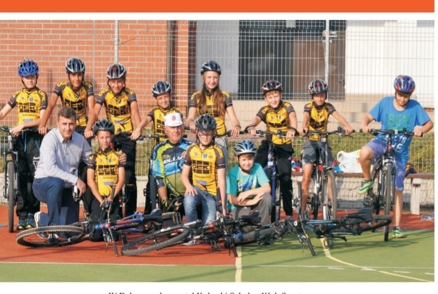 Archiwalne zdjęcie zawodników szkółki kolarskiej Vento Bike Team Daleszyce, która ma pięć lat.