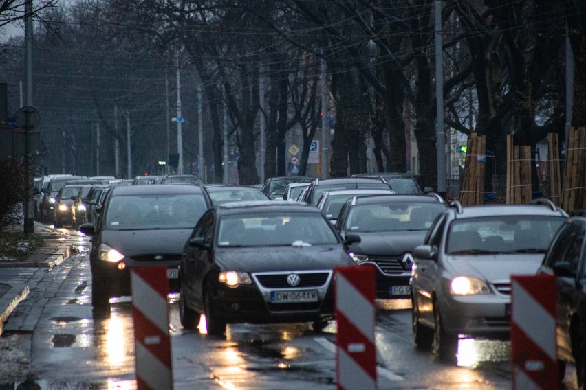 Niedzielne korki na obwodnicy śródmiejskiej, w rejonie...