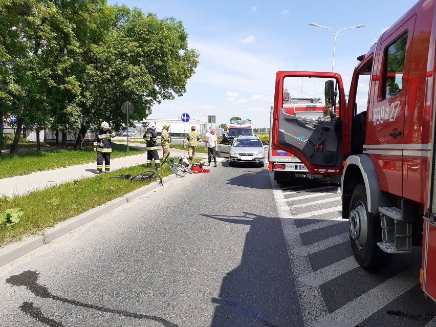 Wyszków. Wypadek na ul. Sienkiewicza. Samochód potrącił rowerzystkę. 3.06.2021