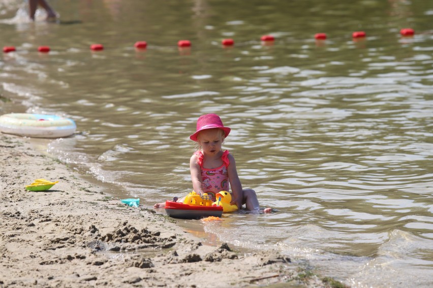 Na Hubertusie nie brakuje plażowiczów. Tutaj z chęcią...