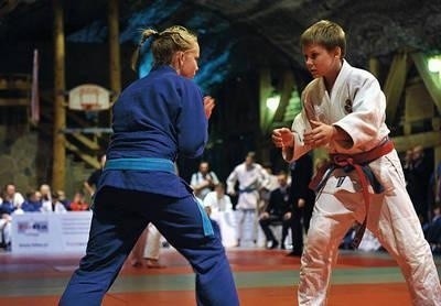 O medale podczas XIV Międzynarodowego Turnieju Judo w Kopalni Soli w Bochni 248 metrów pod powierzchnią ziemi walczyło aż 432 zawodników z ponad 50 klubów reprezentujących 11 krajów. Drużyny były mieszane, a dziewczęta często wygrywały z chłopcami... Fot. Przemysław Konieczny