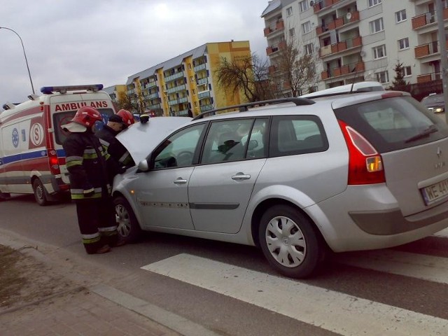 Do groLnie wygladajacego wypadku doszlo dziś okolo godziny 16. Kia i Renault zderzyly sie ze sobą.
