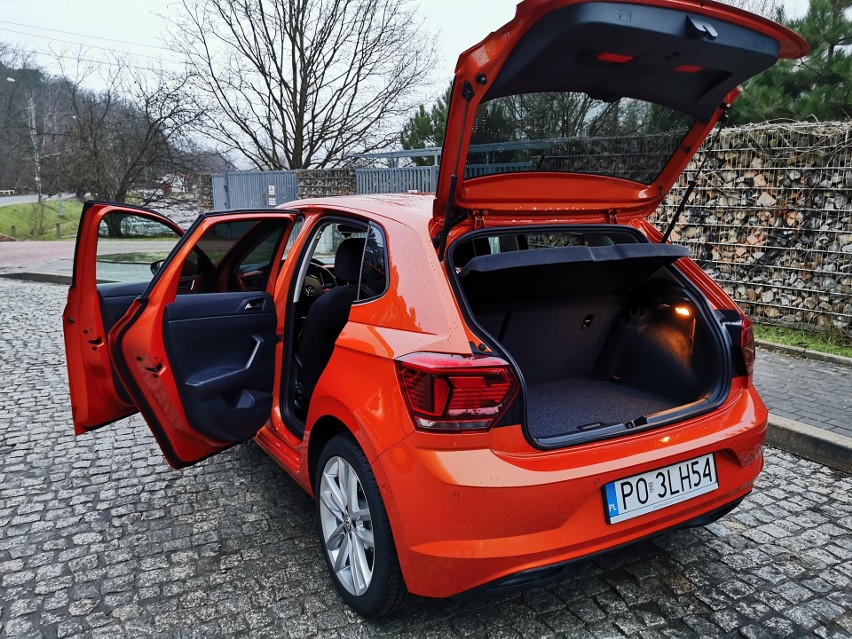 Zasiadając za kierownicą Volkswagena Polo 1.0 TSI (115 KM) w...