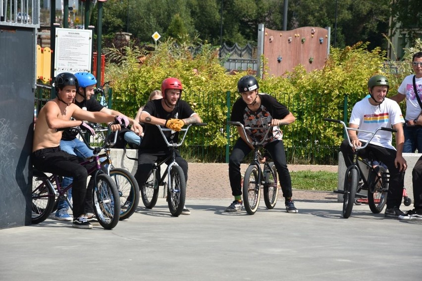 Niesamowite skoki i triki na rowerach BMX w Wąchocku (DUŻO ZDJĘĆ)
